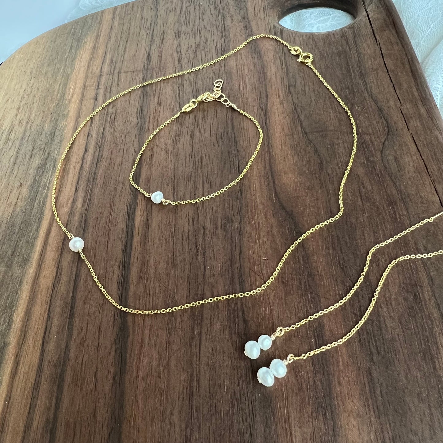 MINIMALIST PEARL BRACELET